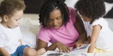 Lisez, parlez, chantez à votre bébé : comment les parents peuvent promouvoir l’alphabétisation dès la naissance